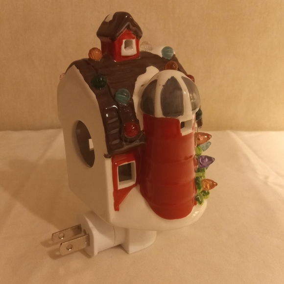 LIGHTED RETRO BARN WITH SILO &.CHRISTMAS TREE XMAS HOLIDAY NIGHTLIGHT HOME DECOR - Picture 7 of 10